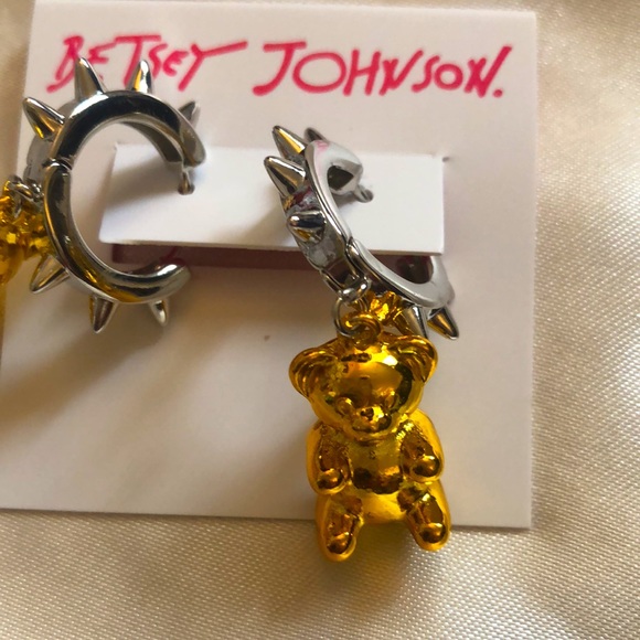 Betsey Johnson Silver Tone Punk And Spice Huggie Hoops Orange Gummy Bear Charm - Picture 8 of 12